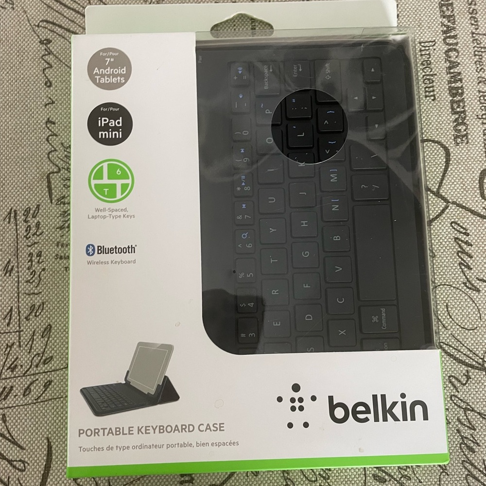 Brand new Belkin F5L146TTBlk portable bluetooth keyboard case.7” table